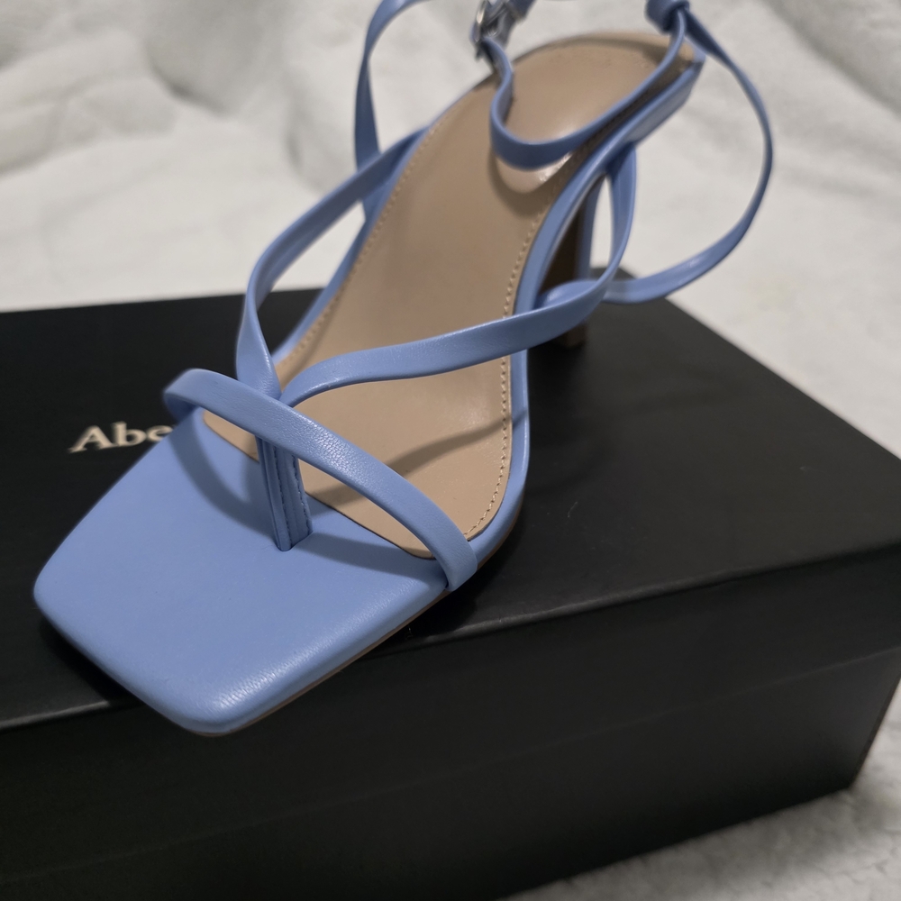Abercrombie & Fitch Light Blue Heels - Picture 2 of 5